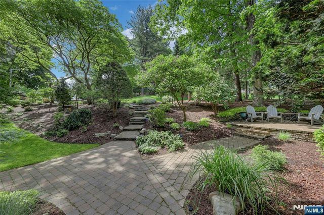 364 Canterbury Lane, Wyckoff, NJ 07481