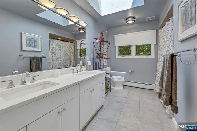 364 Canterbury Lane, Wyckoff, NJ 07481