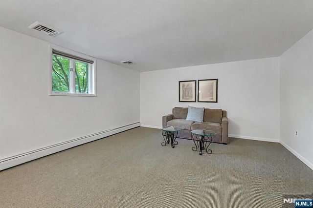 364 Canterbury Lane, Wyckoff, NJ 07481