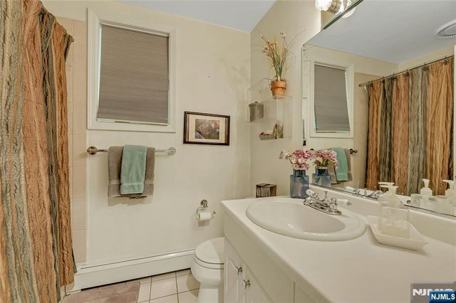 364 Canterbury Lane, Wyckoff, NJ 07481