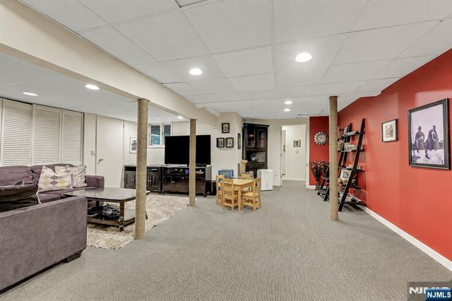 364 Canterbury Lane, Wyckoff, NJ 07481