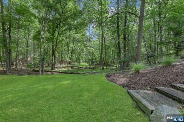 364 Canterbury Lane, Wyckoff, NJ 07481