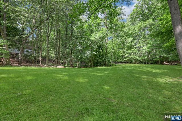 364 Canterbury Lane, Wyckoff, NJ 07481