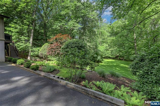 364 Canterbury Lane, Wyckoff, NJ 07481