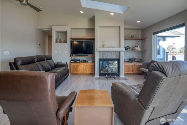 598 Mount Olympus Avenue SE, Ocean Shores, WA 98569