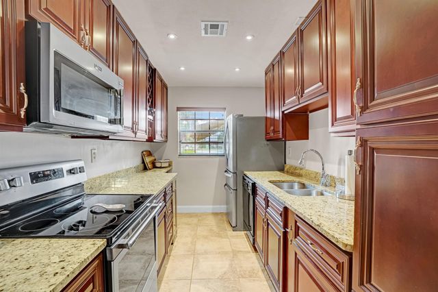 1734 Lakefront Boulevard B, Fort Pierce, FL 34982