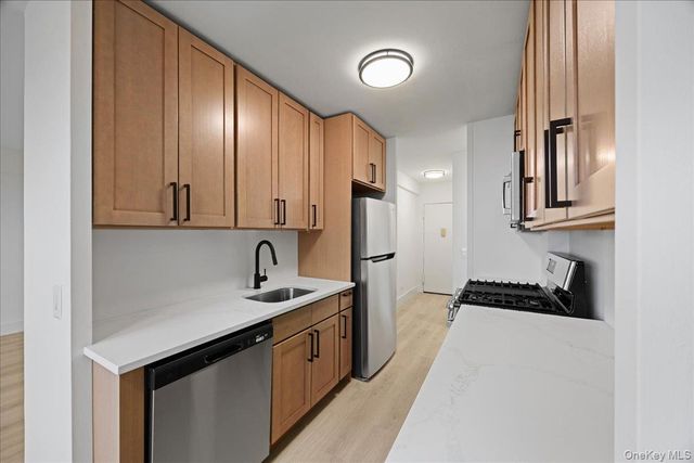 820 Boynton Avenue 16M, Bronx, NY 10473