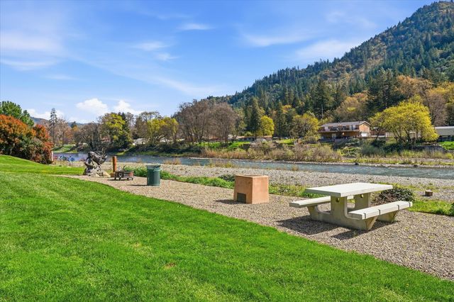 461 Fielder Lane, Grants Pass, OR 97526