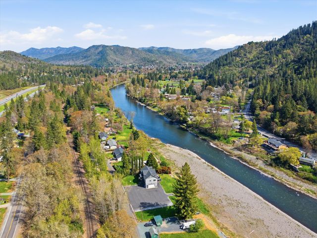 461 Fielder Lane, Grants Pass, OR 97526