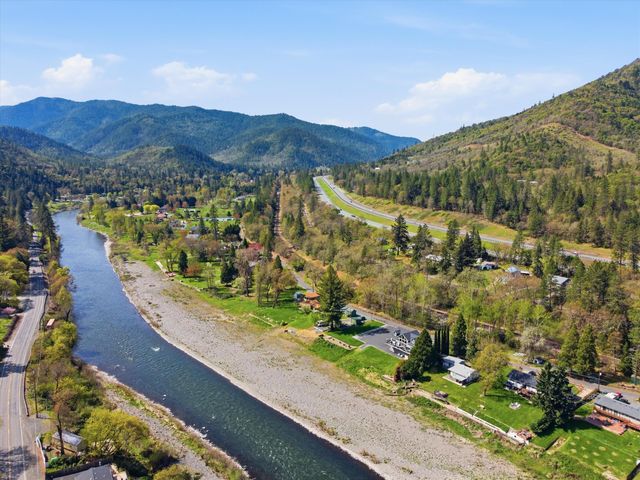 461 Fielder Lane, Grants Pass, OR 97526