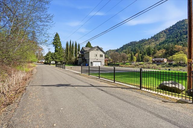 461 Fielder Lane, Grants Pass, OR 97526