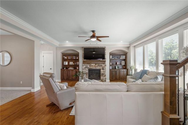 8608 W 165 Place, Overland Park, KS 66085