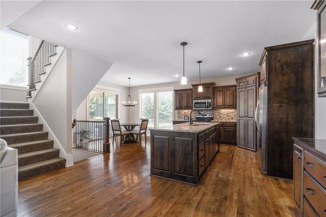 8608 W 165 Place, Overland Park, KS 66085