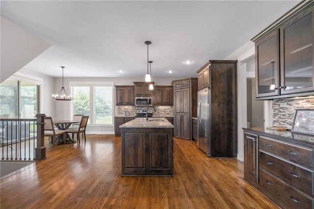 8608 W 165 Place, Overland Park, KS 66085