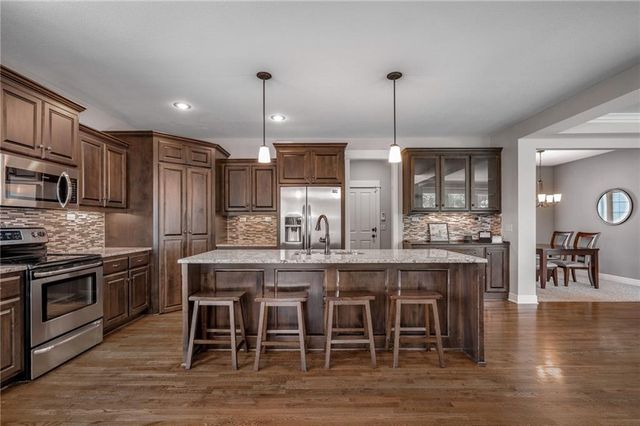 8608 W 165 Place, Overland Park, KS 66085