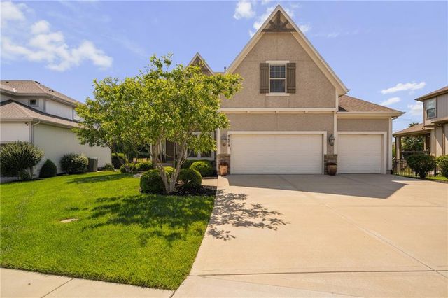 8608 W 165 Place, Overland Park, KS 66085