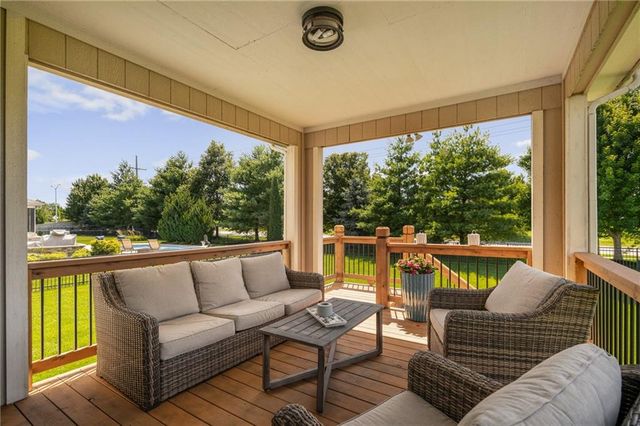 8608 W 165 Place, Overland Park, KS 66085