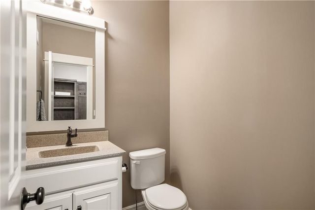 8608 W 165 Place, Overland Park, KS 66085