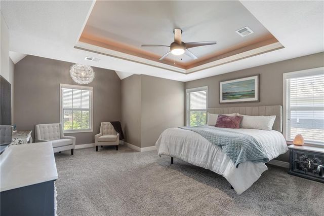 8608 W 165 Place, Overland Park, KS 66085