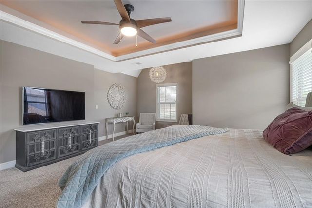 8608 W 165 Place, Overland Park, KS 66085