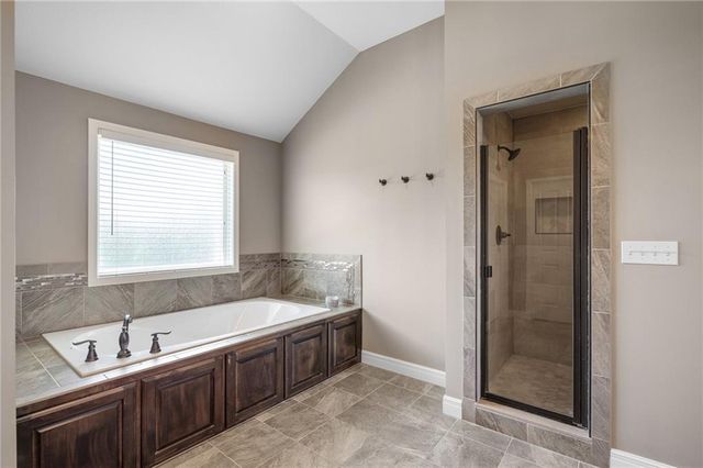 8608 W 165 Place, Overland Park, KS 66085