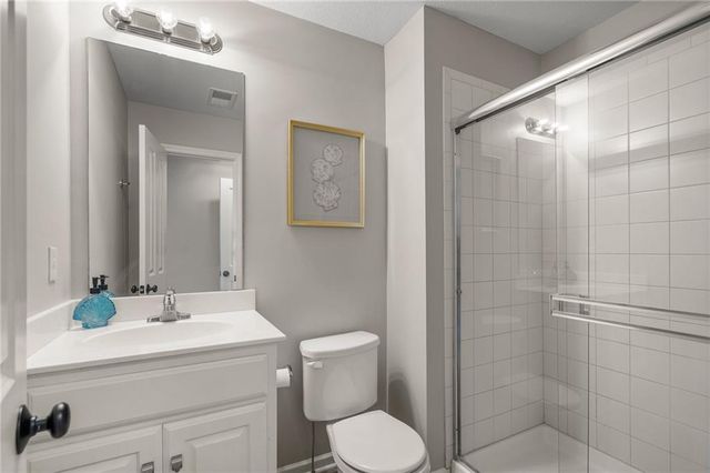 8608 W 165 Place, Overland Park, KS 66085