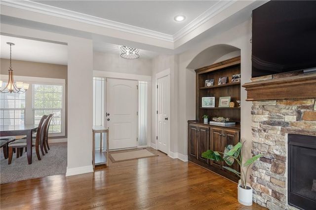 8608 W 165 Place, Overland Park, KS 66085