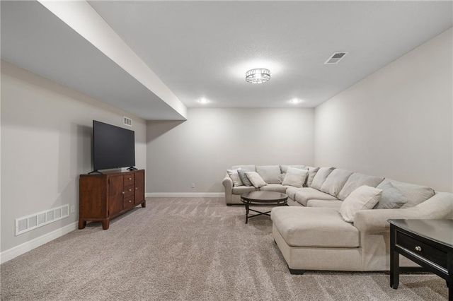 8608 W 165 Place, Overland Park, KS 66085