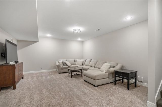 8608 W 165 Place, Overland Park, KS 66085