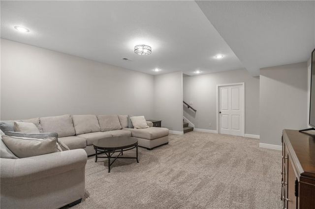 8608 W 165 Place, Overland Park, KS 66085