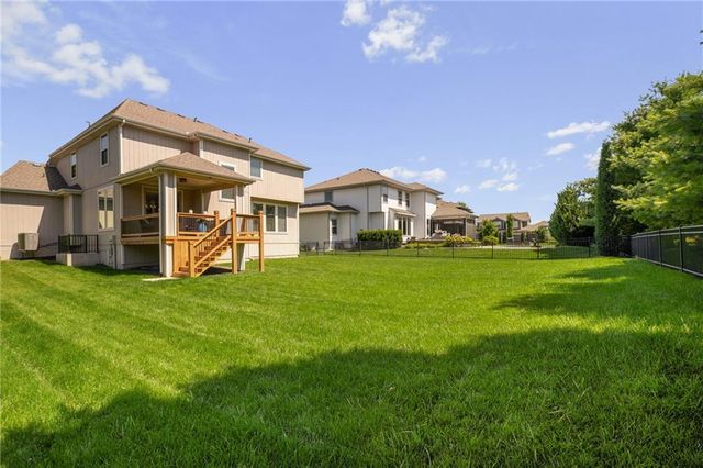 8608 W 165 Place, Overland Park, KS 66085