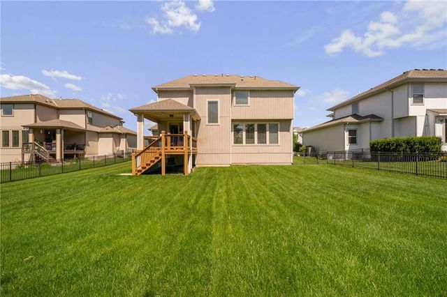 8608 W 165 Place, Overland Park, KS 66085