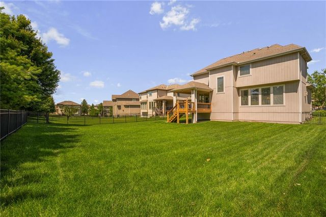 8608 W 165 Place, Overland Park, KS 66085