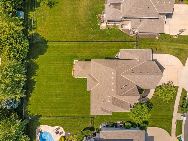 8608 W 165 Place, Overland Park, KS 66085