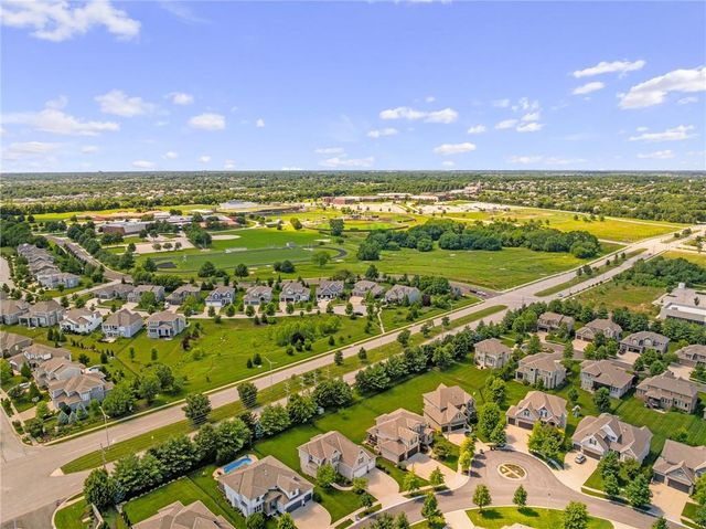 8608 W 165 Place, Overland Park, KS 66085