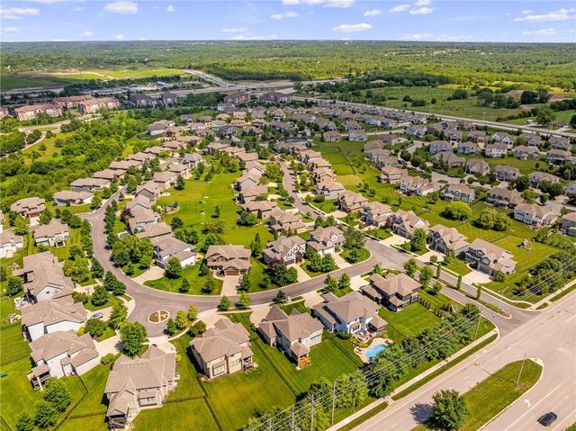 8608 W 165 Place, Overland Park, KS 66085