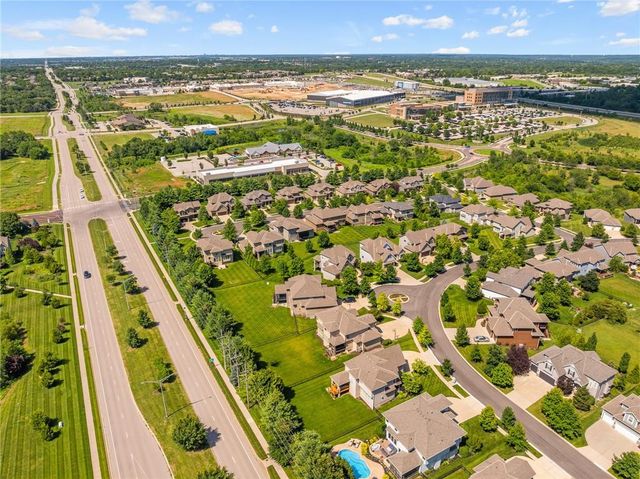 8608 W 165 Place, Overland Park, KS 66085