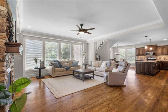 8608 W 165 Place, Overland Park, KS 66085