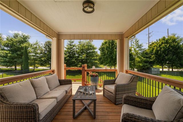 8608 W 165 Place, Overland Park, KS 66085