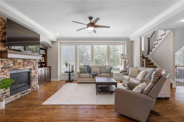 8608 W 165 Place, Overland Park, KS 66085