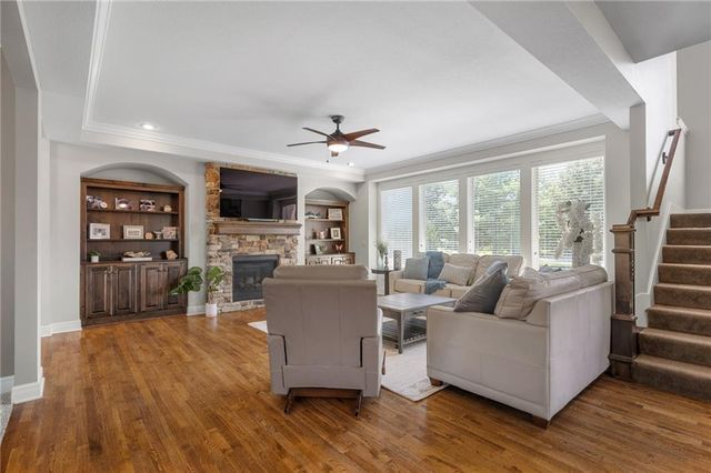 8608 W 165 Place, Overland Park, KS 66085