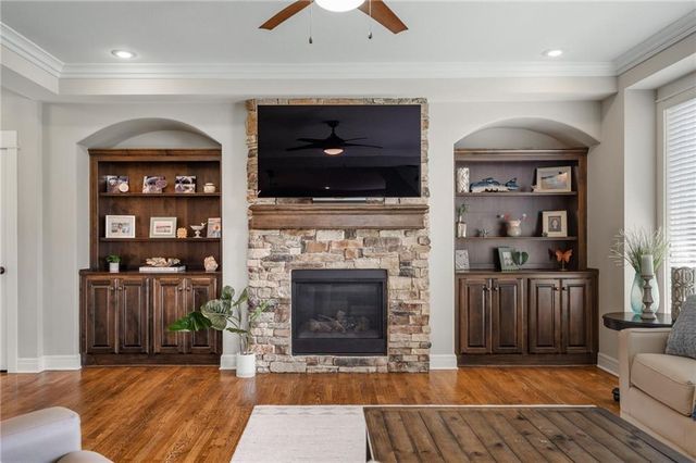 8608 W 165 Place, Overland Park, KS 66085
