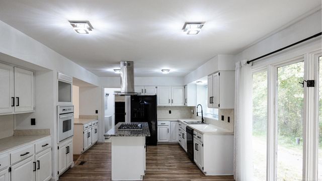 9202 Crawford Road, Columbus, MI 48063