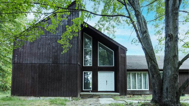 9202 Crawford Road, Columbus, MI 48063