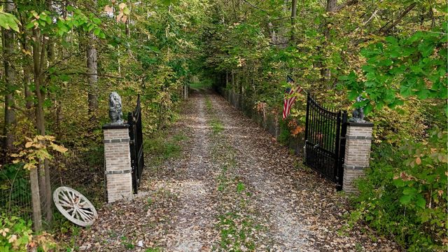 9202 Crawford Road, Columbus, MI 48063