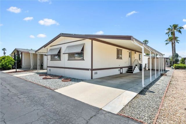 1525 W Oakland 27, Hemet, CA 92543