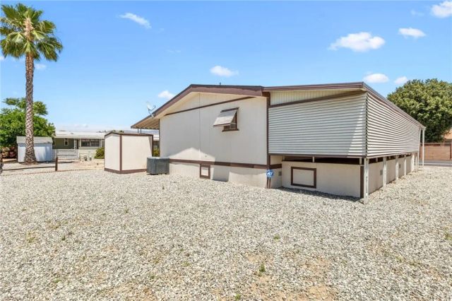 1525 W Oakland 27, Hemet, CA 92543