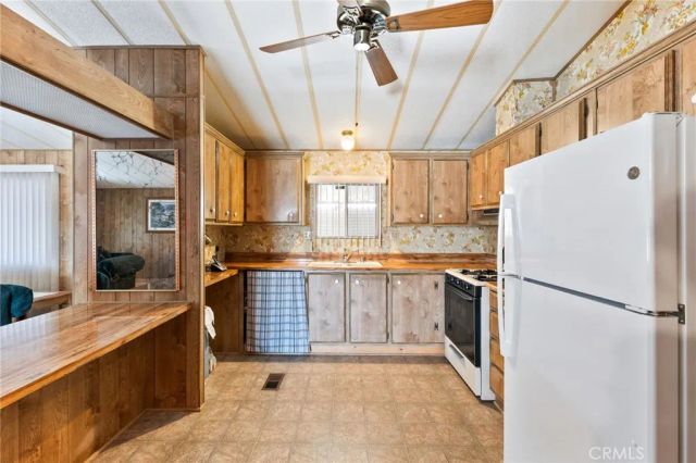 1525 W Oakland 27, Hemet, CA 92543