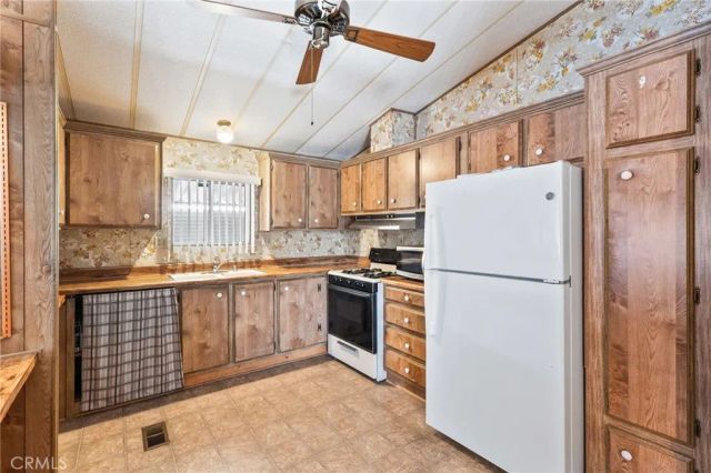1525 W Oakland 27, Hemet, CA 92543