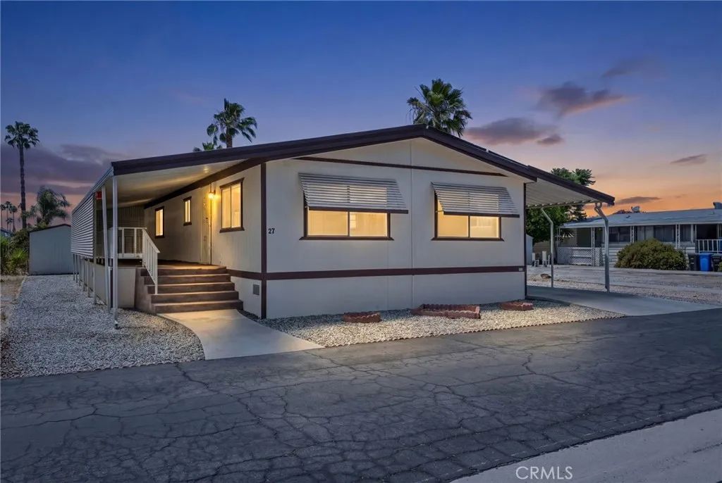 1525 W Oakland 27, Hemet, CA 92543